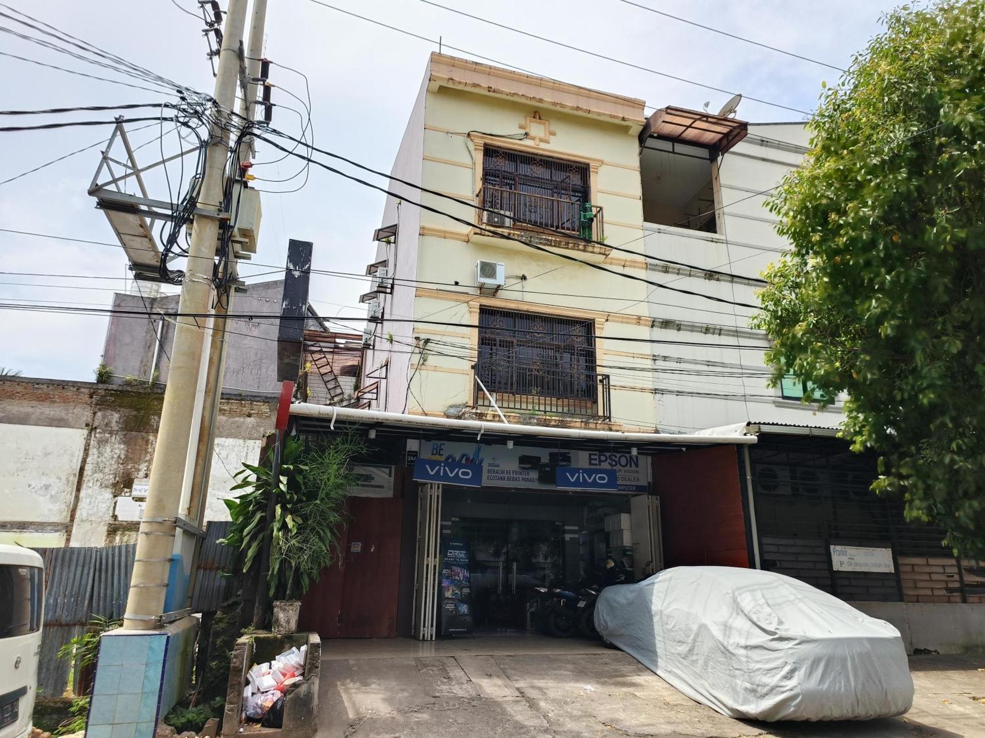 Bumi Merpati Residence Makassar Mitra Reddoorz Buitenkant foto
